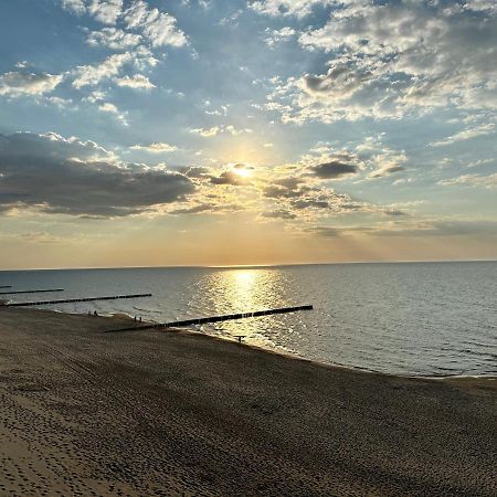 Hawaii Beach Lounge, Loft Z Jacuzzi I Tarasem - Sloneczne Tarasy W Porta Mare, Дзивновек Екстериор снимка