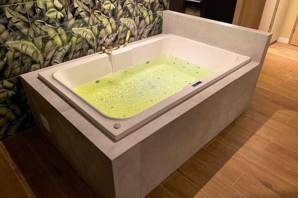 Hawaii Beach Lounge, Loft Z Jacuzzi I Tarasem - Sloneczne Tarasy W Porta Mare, Дзивновек Екстериор снимка